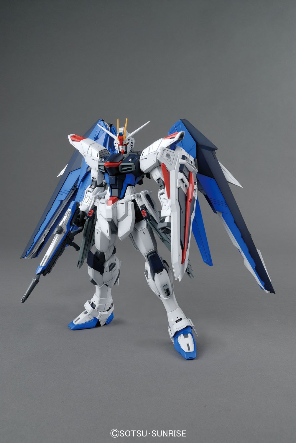 Bandai MG Freedom Gundam Ver.2.0