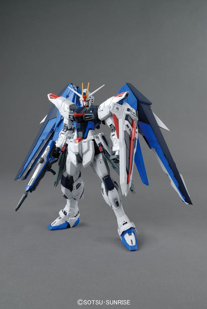 Bandai MG Freedom Gundam Ver.2.0